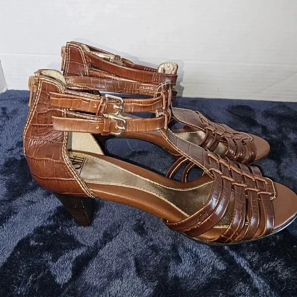 Softt Leather‎ Crocodile Brown Ankle Strap Heels SZ 8M - Picture 3 of 11